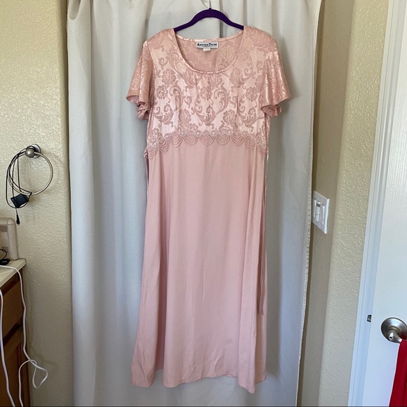 Vintage Pink Satin Dress - Picture 2 of 6